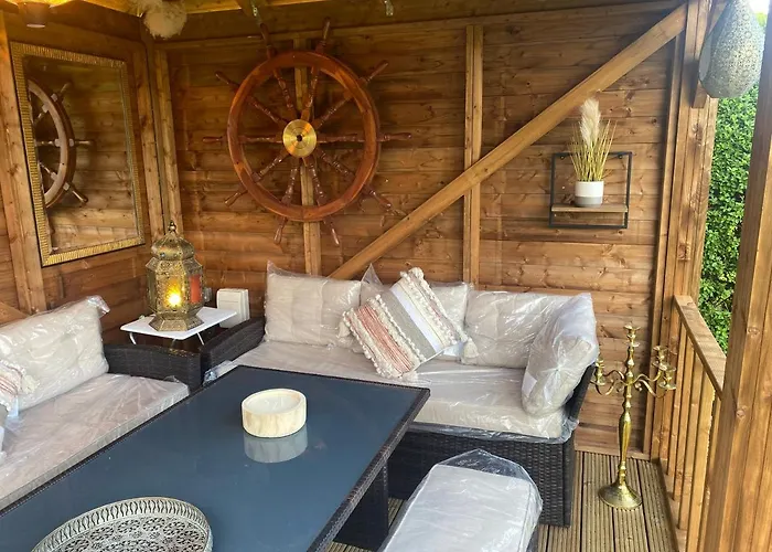Stunning Guest Suite With Private Hot Tub