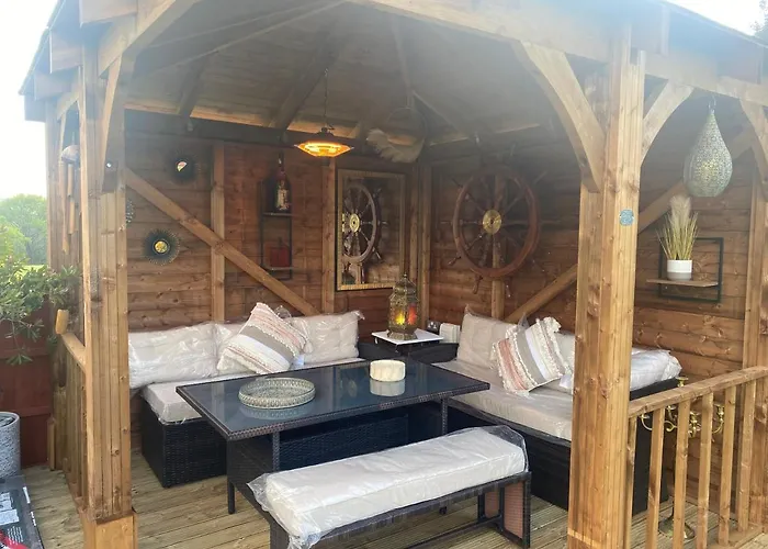 Stunning Guest Suite With Private Hot Tub